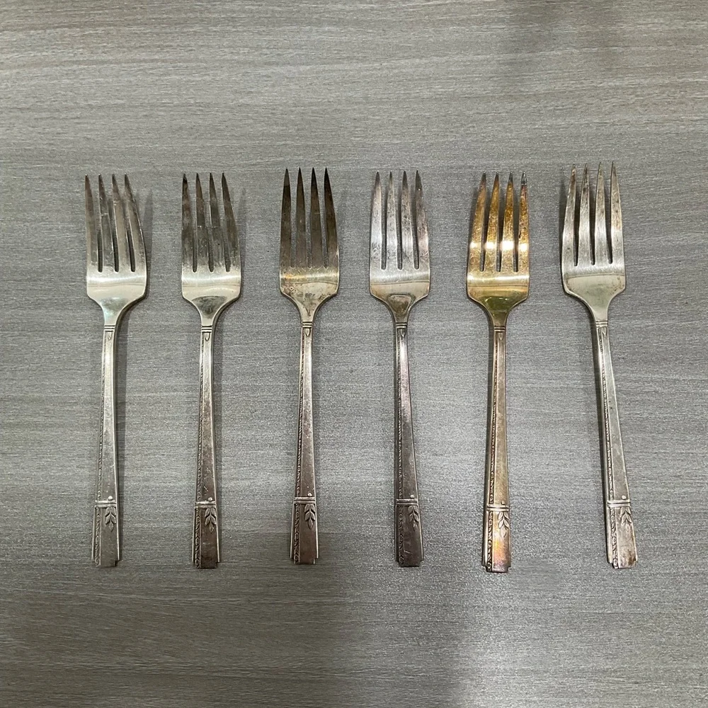 VINTAGE 1938 ONEIDA PRESTIGE GRENOBLE SILVERPLATE FLATWARE SIX‎ LUNCHEON FORKS